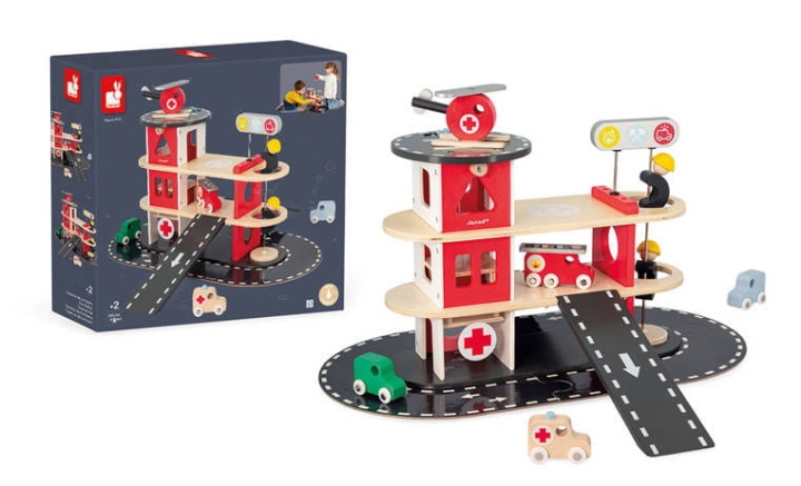 pol_pl_Janod-Drewniana-remiza-strazacka-z-5-akcesoriami-Bolid-2-8860_8.jpg