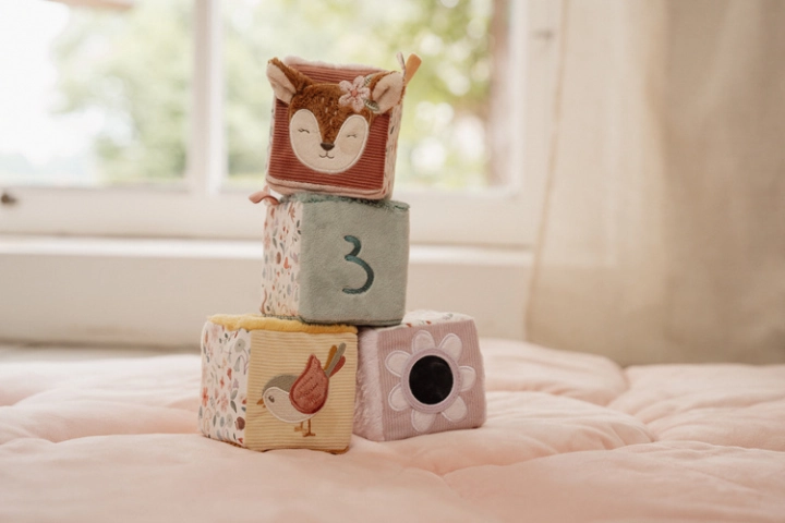 pol_pl_Little-Dutch-4-Miekkie-kostki-aktywizujace-Fairy-Garden-4519_2.jpg
