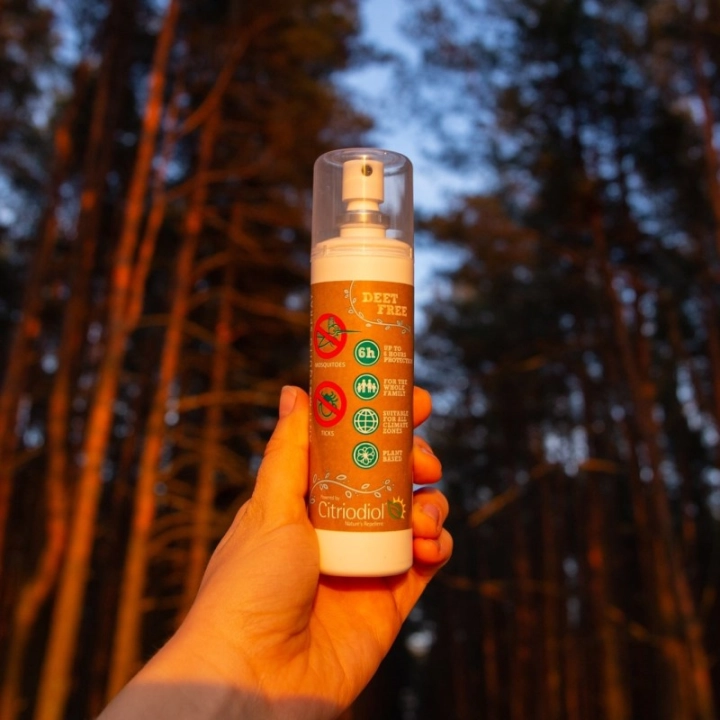 naturalny-spray-na-komary-i-kleszcze-ochrona-do-6h-75ml-mozziwatch4.jpg
