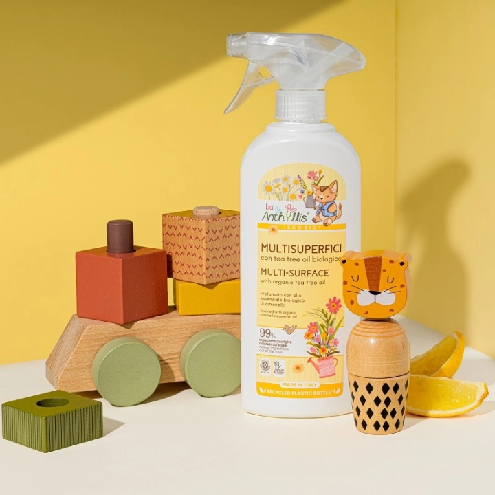 spray-do-czyszczenia-powierzchni-majacych-kontakt-z-dzieckiem-z-olejkiem-z-drzewa-herbacianego-500-ml-baby-anthyllis.jpg